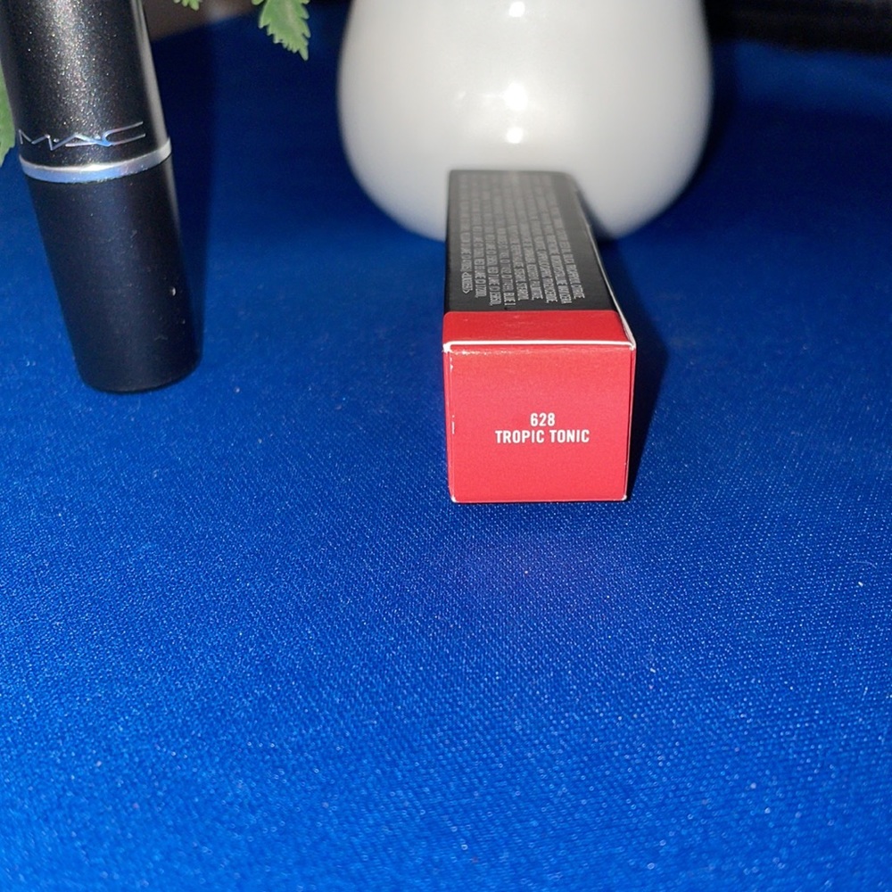 MAC Matte Lipstick 628 Tropic Tonic - Picture 3 of 4